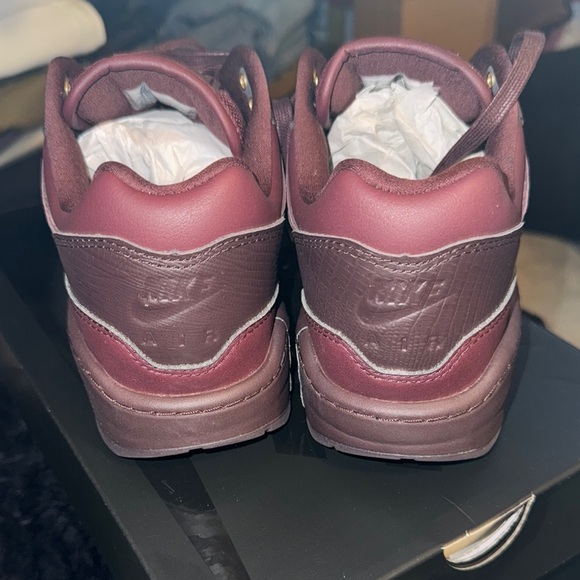 Nike Air Max 1'87 Burgundy Crush/Brown
Basalt/Burgundy Crush - Picture 4 of 6